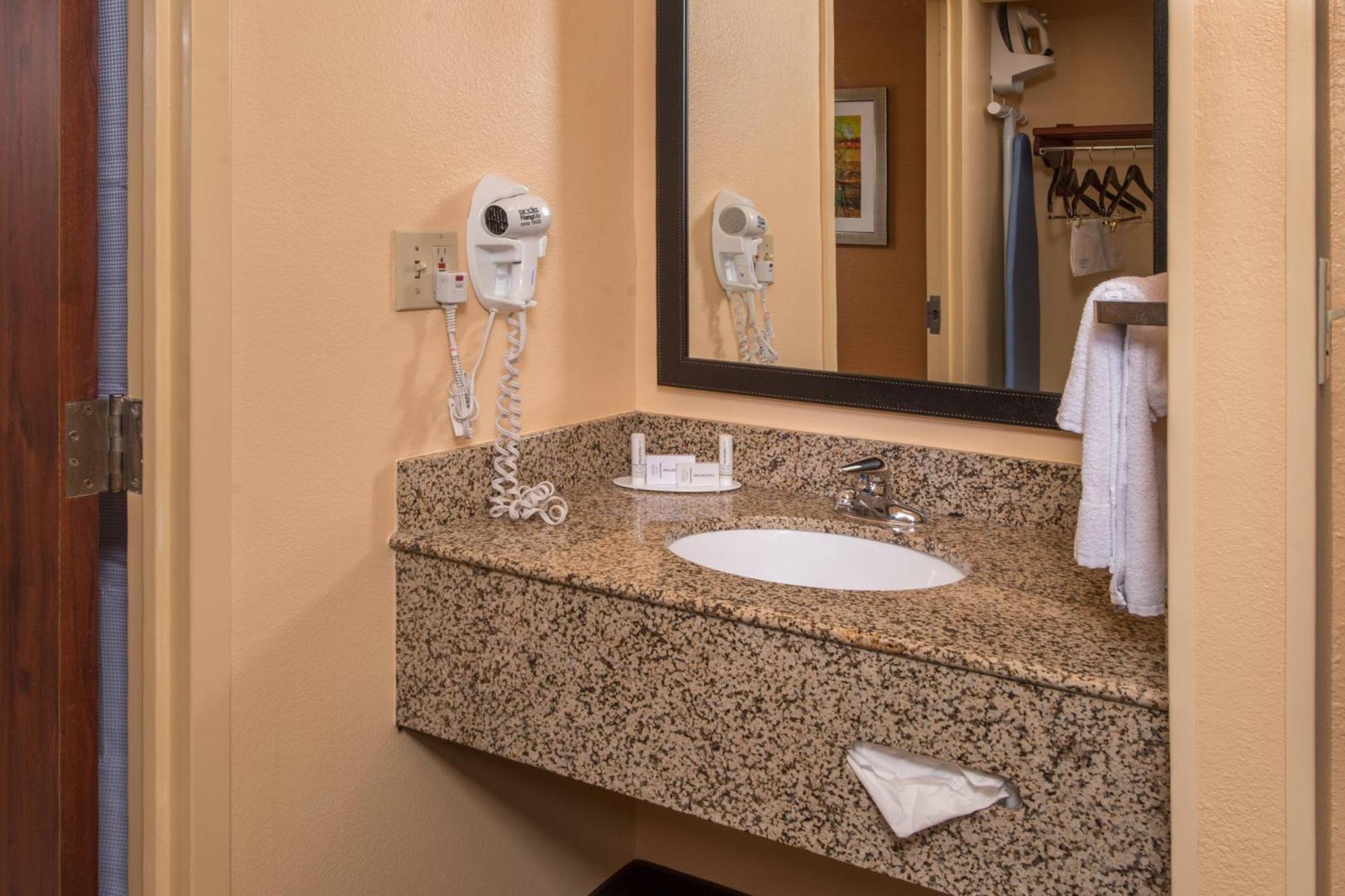 Fairfield Inn Dulles Airport Chantilly Bagian luar foto